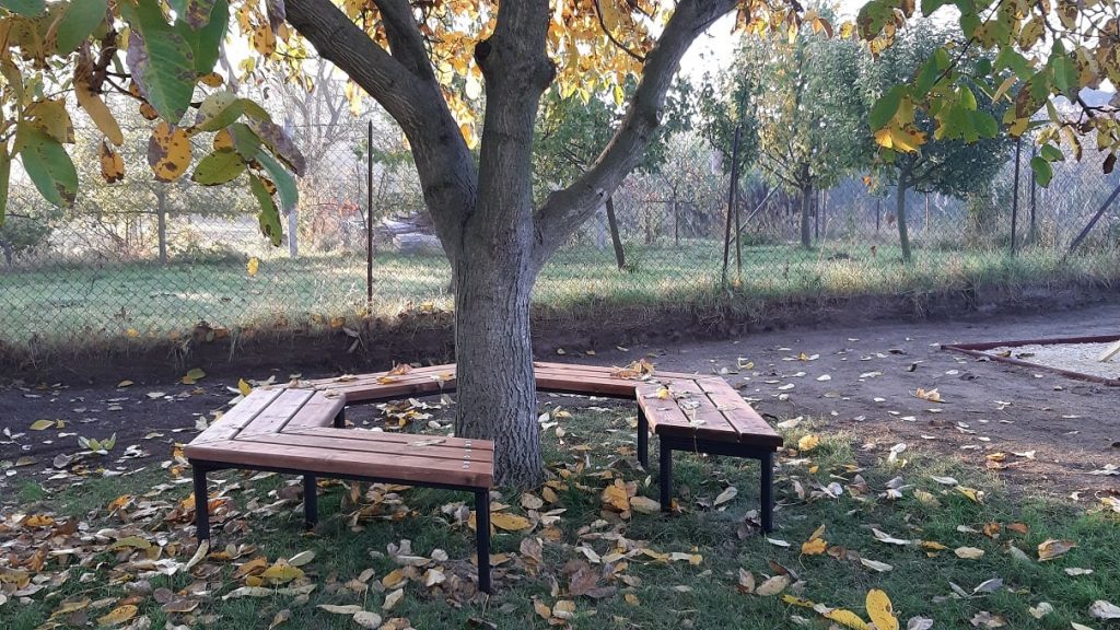 Dokončil sa projekt výsadby stromov a zhotovenia parku v mužlianskej MŠ