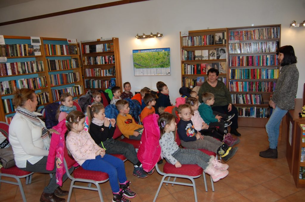 Mužlianski  škôlkari navštívili obecnú knižnicu