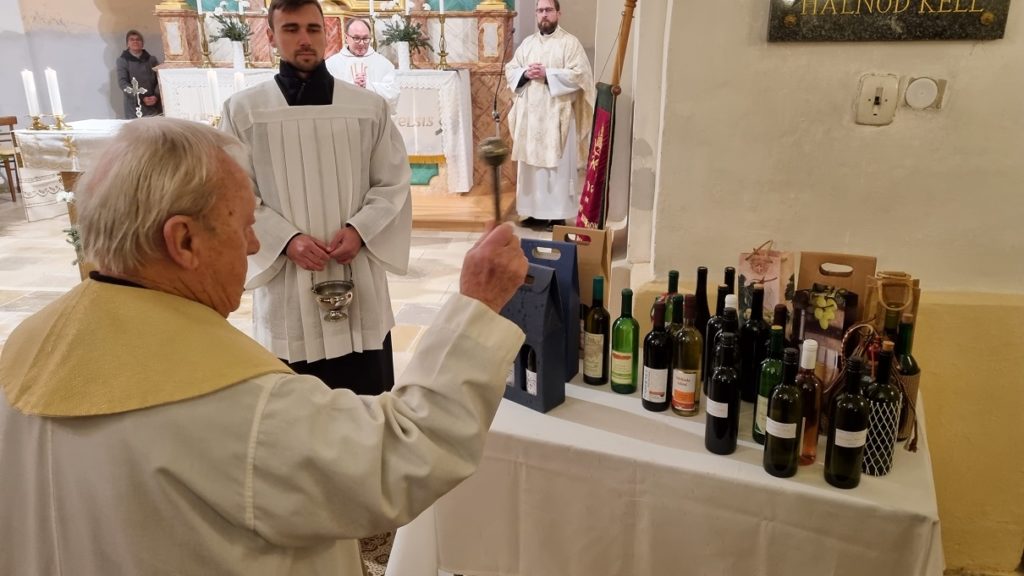 Posviecka vín ku dňu Sv.Jána v Obide