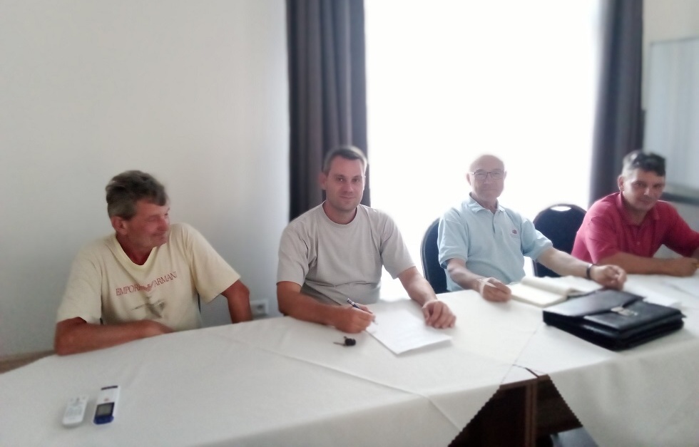 Členovia predsedníctva Zväzu záhradkárov v Mužle rokovali v Dome služieb vinárom