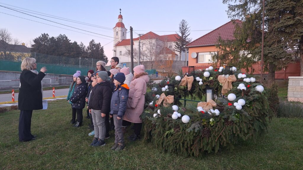 Zapálenie prvej sviečky na adventnom venci v Mužle