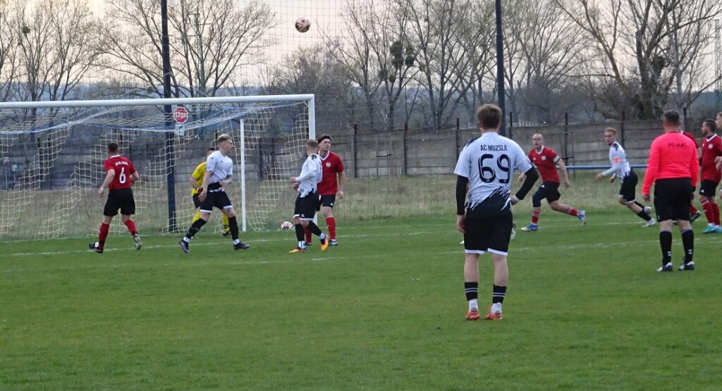 A járási bajnokság tavaszi 3. fordulójában: AC Muzsla – OFK Hul 3:3