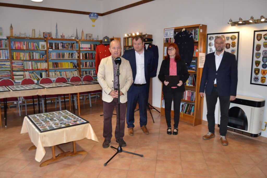 Különleges tárlatnyitó és kiállítás a Muzslai Községi Könyvtárban