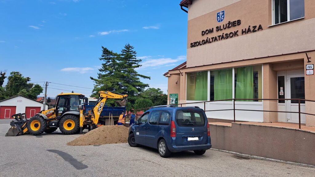 A vízművek dolgozói szakszerűen megjavították a csőtörést Muzslán